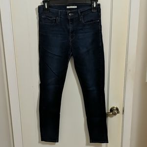 Levi's Women's Dark wash Slimming Skinny Jeans